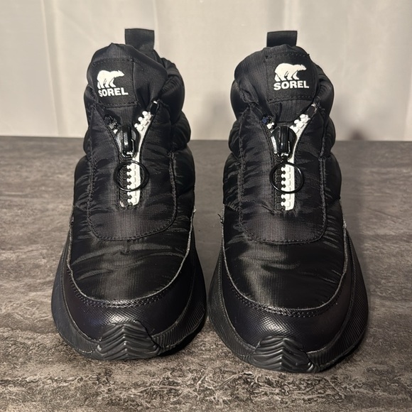 Sorel Women’s Black Out N About III Puffy Zip Boot Sneaker. Size 8 - Picture 5 of 10